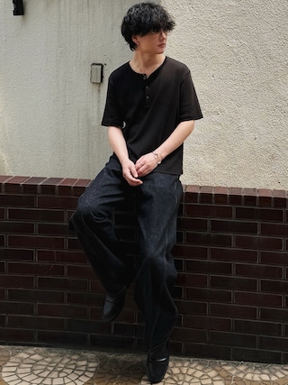 「WYM LIDNM（ウィム バイ リドム）のREFINED RIB STRETCH HENLEY TEE（Tシャツ/カットソー）」を使った、げんじさん（メンズ・175cm）の夏コーディネート
