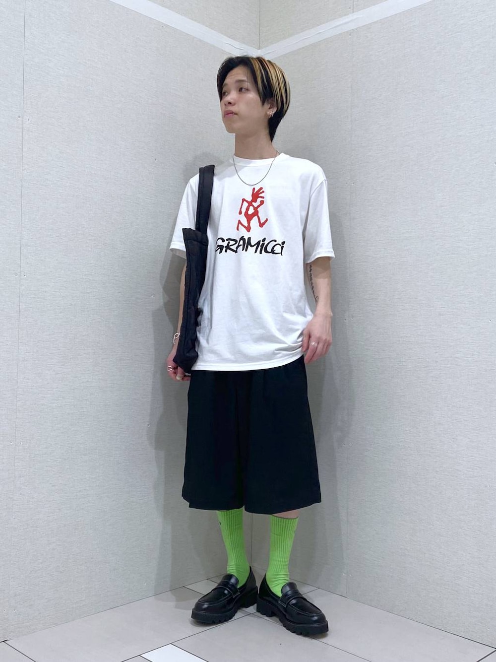 「低身長、スポーティ、アウトドア、RAGEBLUE、ラフ、ゆったり、オーバーサイズ、女子ウケ、ユニセックス、ハーフパンツ、Tシャツ、きれいめカジュアル、夏コーデ、メンズライク、ローファー」｜「RAGEBLUEのデザインメタルリング（リング、シルバー系）」を使った、覇都さん（メンズ・162cm）の夏コーディネートの1枚目の写真