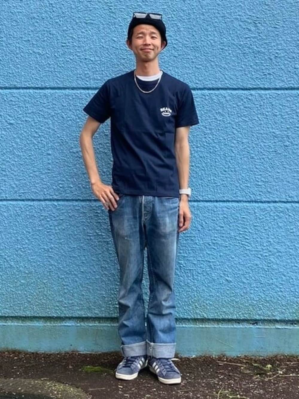 「ネックレス、ベレー帽、Tシャツ、ネイビー、サングラス、大人カジュアル、ユニセックス、ワンポイント、夏コーデ、ビームスハート」｜「BEAMS HEARTのBEAMS HEART / フォックス アソート グラス（サングラス、その他）」を使った、BEAMS HEART MENさん（メンズ・170cm）の夏コーディネートの1枚目の写真