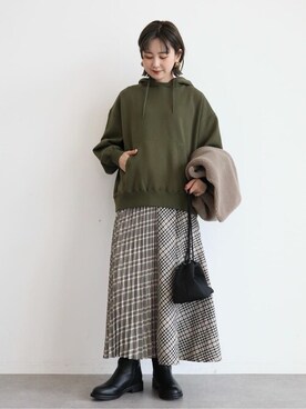 「koe（コエ）のアイテム（パーカー）」を使った、koe_officialさん（レディース・160cm）の秋コーディネート