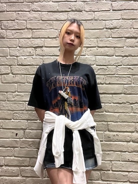 KEEP ON CHILLIN' Tシャツを使ったレディース人気ファッション