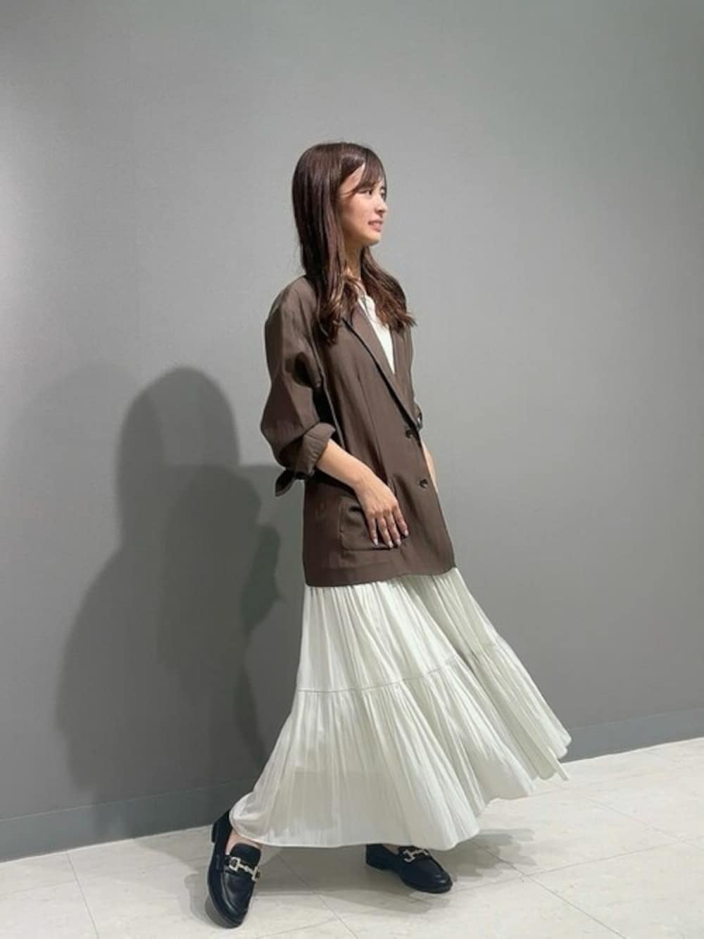 「カジュアル、シンプル、秋のコーデ、大人カジュアル、休日スタイル、お出かけコーデ、きれいめカジュアル、PROPORTION BODY DRESSING、秋コーデ」｜「PROPORTION BODY DRESSINGのシアージャケット / 1214250501（テーラードジャケット、ブラウン系）」を使った、PROPORTION STAFFさん（レディース・159cm）の秋コーディネートの1枚目の写真