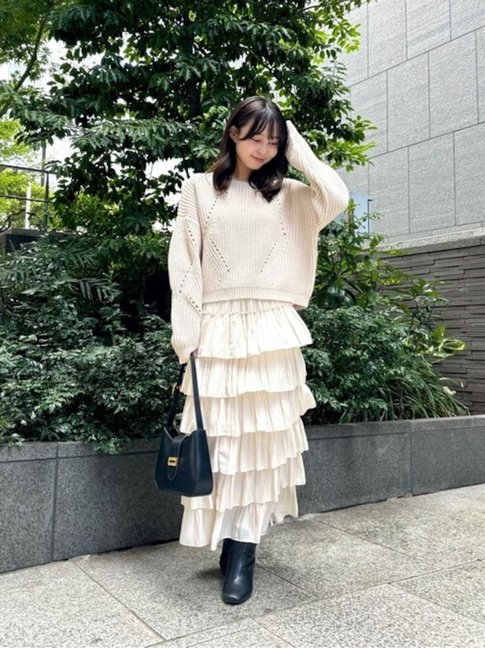「カジュアル、シンプル、冬コーデ、大人カジュアル、休日スタイル、お出かけコーデ、きれいめカジュアル、シンプルコーデ、PROPORTION BODY DRESSING」｜「PROPORTION BODY DRESSINGのシンプルアイレットニット / 1214270917（ニット/セーター、ホワイト系）」を使った、PROPORTION STAFFさん（レディース・161cm）の秋コーディネートの1枚目の写真