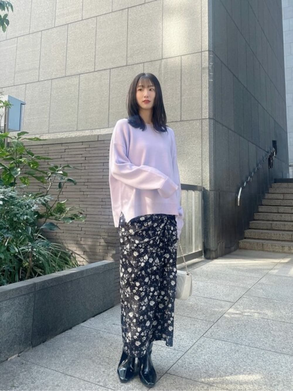 「カジュアル、シンプル、冬コーデ、大人カジュアル、休日スタイル、お出かけコーデ、きれいめカジュアル、シンプルコーデ、春コーデ、PROPORTION BODY DRESSING」｜「PROPORTION BODY DRESSINGのスムースニットプルオーバー / 1215170101（ニット/セーター、パープル系）」を使った、PROPORTION STAFFさん（レディース・153cm）の冬コーディネートの1枚目の写真