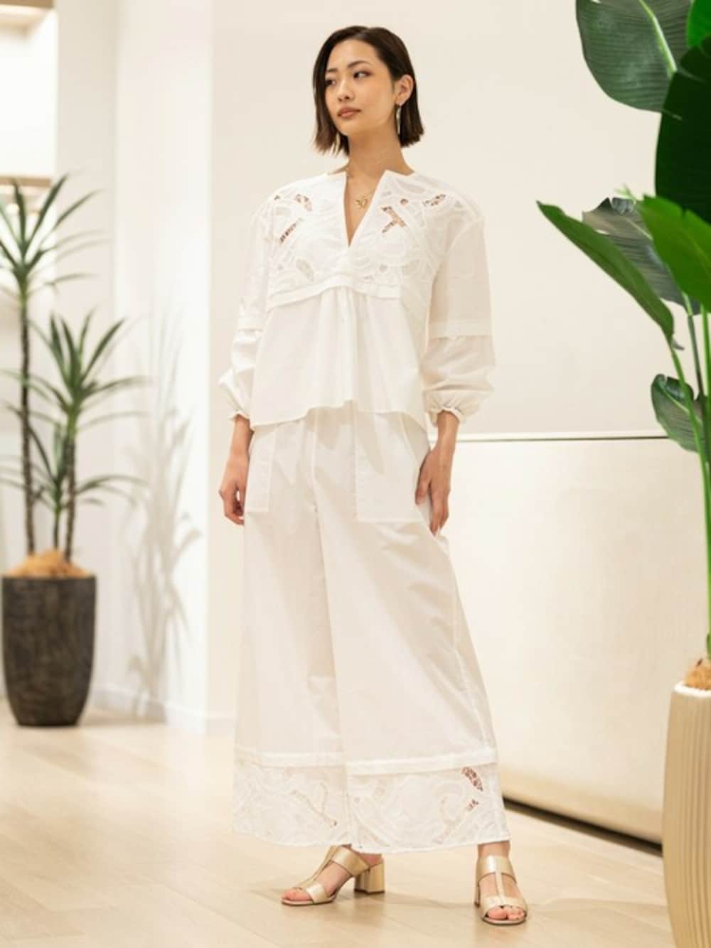 24ss 新品　ヌキテパ　コットンボイルラクナウエンブロイダリートップ　シャツ 24ss 新品 ヌキテパ コットンボイルラクナウエンブロイダリー