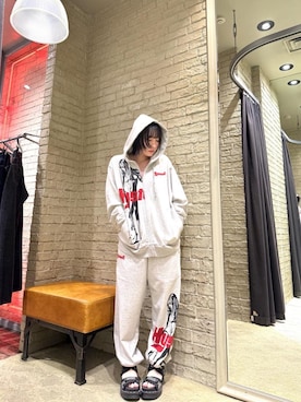「HYSTERIC GLAMOUR（ヒステリックグラマー）のHYSTERIC TIMES スウェットパンツ（スウェットパンツ、グレー系）」を使った、YUIKAさん（レディース・158cm）の秋コーディネート