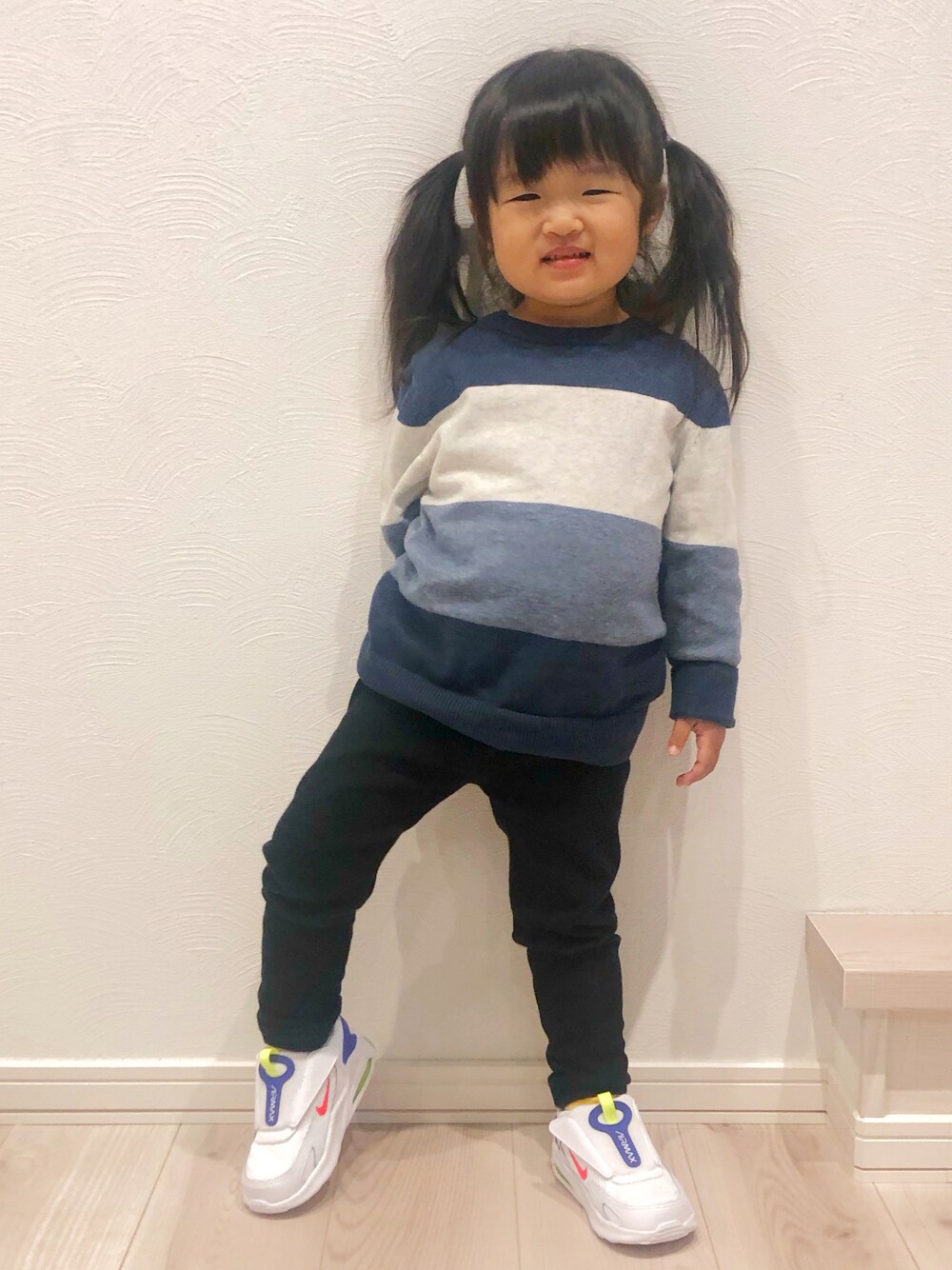 「カジュアル、休日スタイル、秋ルック紹介するよ、NIKE、AIR MAX、3歳、おんなのこ、お塩、お塩のお服、塩顔」｜「NIKEのナイキ NIKE ナイキ エア マックス ボルト TDE（スニーカー、ホワイト系）」を使った、お塩さん（キッズ・90cm）の秋コーディネートの1枚目の写真