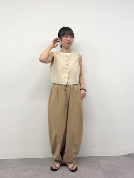 「GALLARDAGALANTE（ガリャルダガランテ）のギャザーコクーンパンツ（その他パンツ、ベージュ系）」を使った、sayoさん（レディース・162cm）の夏コーディネート