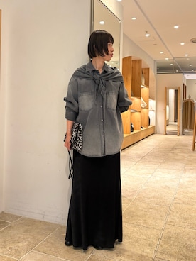 「GALLARDAGALANTE（ガリャルダガランテ）の起毛サテンフレアスカート（スカート、ブラック系）」を使った、sayoさん（レディース・162cm）の秋コーディネート