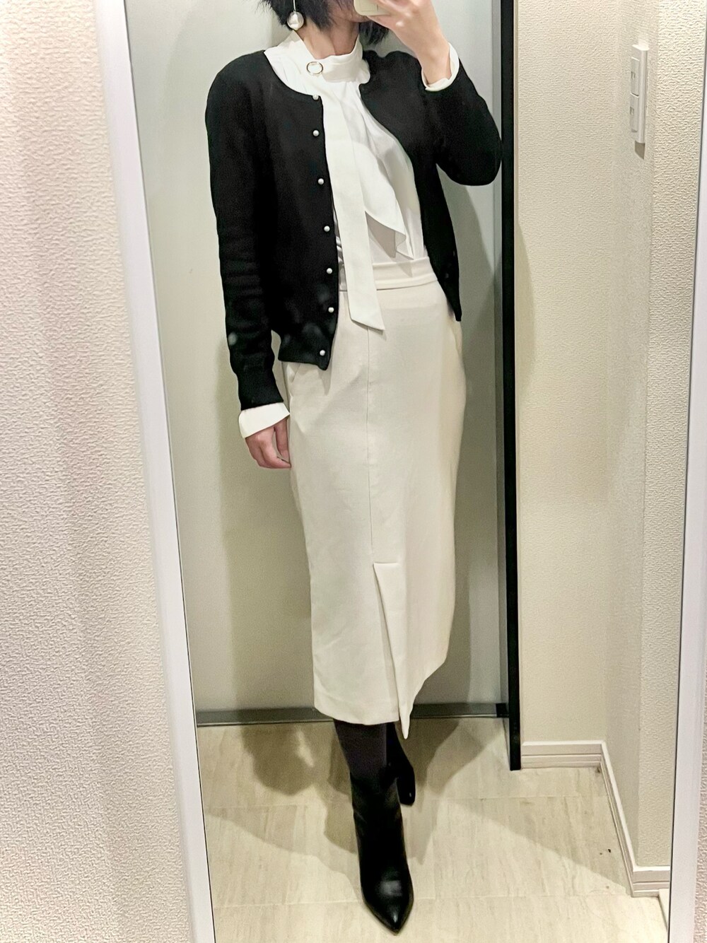 TONAL（トーナル）の「ハイネックアシメボウタイブラウス