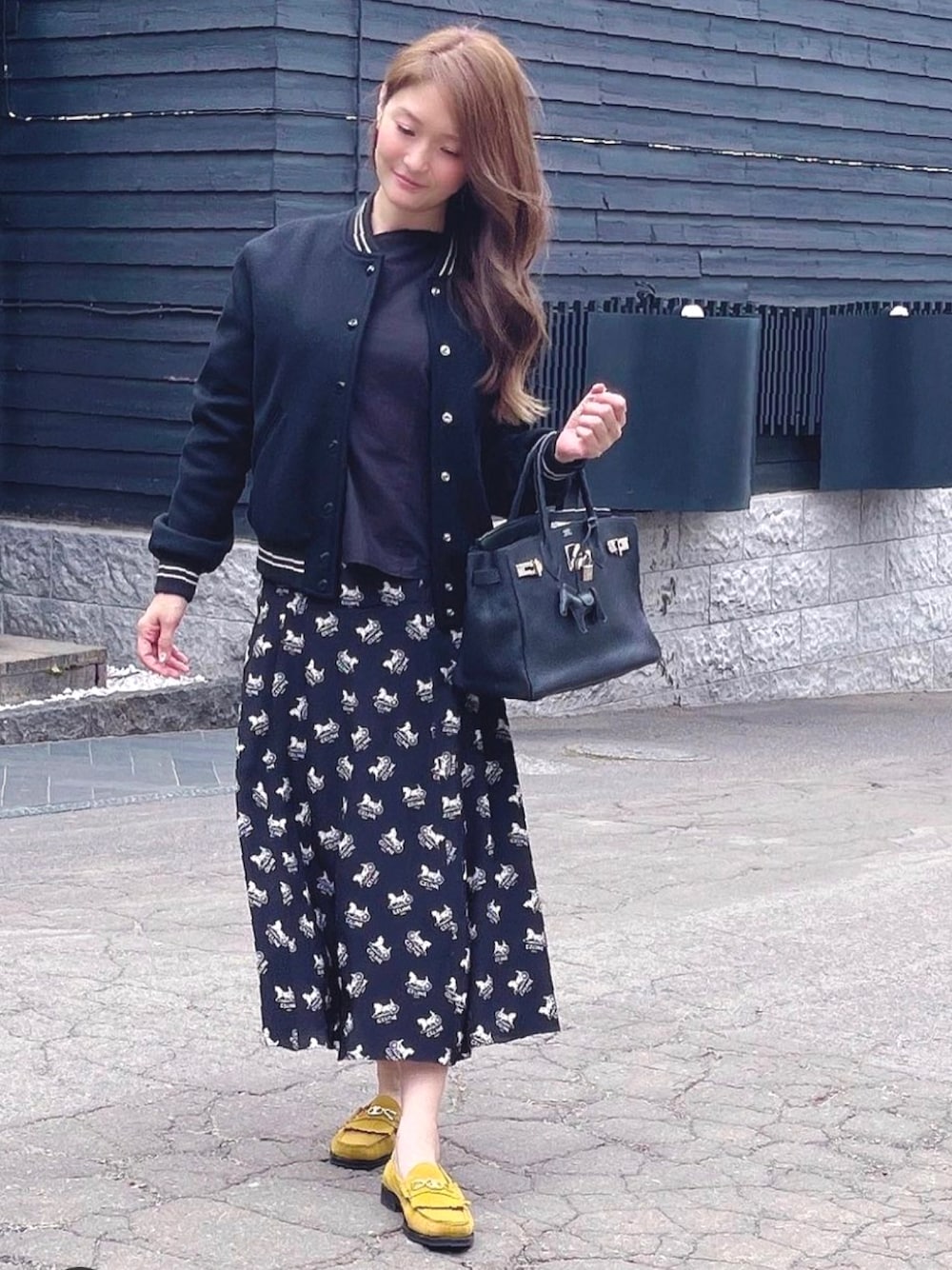 「シンプル、大人女子、今日のコーデ、大人コーデ、スカートコーデ、CELINE、エルメス、ブラックコーデ、札幌、おしゃれさんと繋がりたい、シンプルコーデ、アラフォーママコーデ、アラフォー、着回しコーデ、ロングスカート」｜「HERMESのアイテム（トートバッグ、ブラック系）」を使った、SayakaMiyoshiさん（レディース・163cm）の秋コーディネートの1枚目の写真