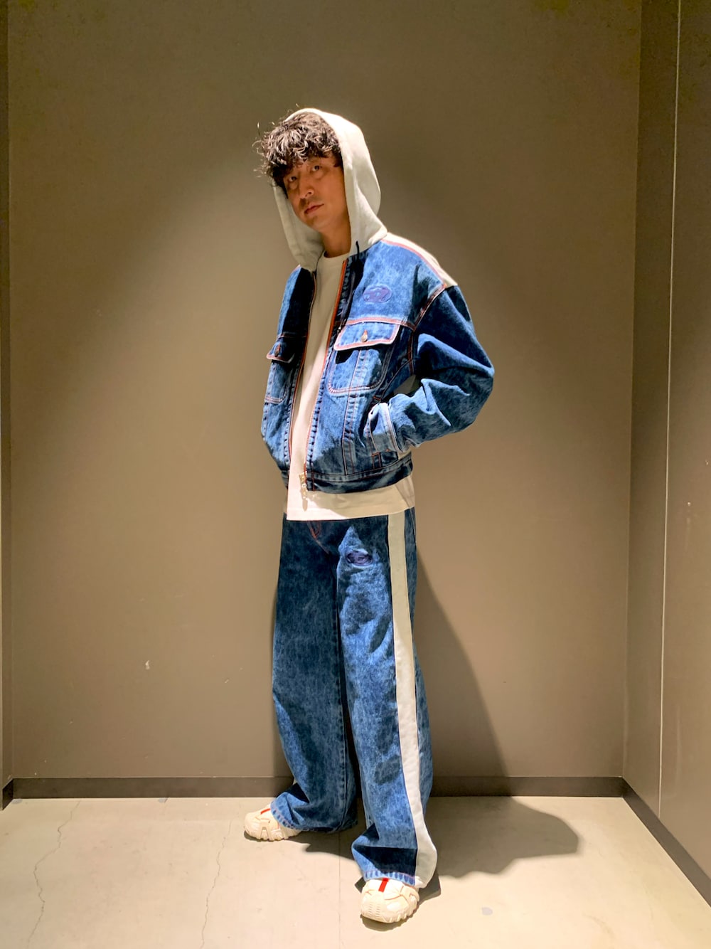 23ss DIESEL デニムパンツ W32 サイド装飾 23ss DIESEL デニムパンツ W32 サイド装飾