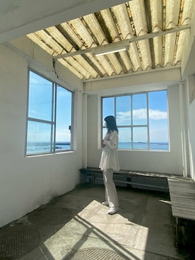 「海」｜「アイテム（スラックス）」を使った、Ayuka.さん（レディース・162cm）の秋コーディネート