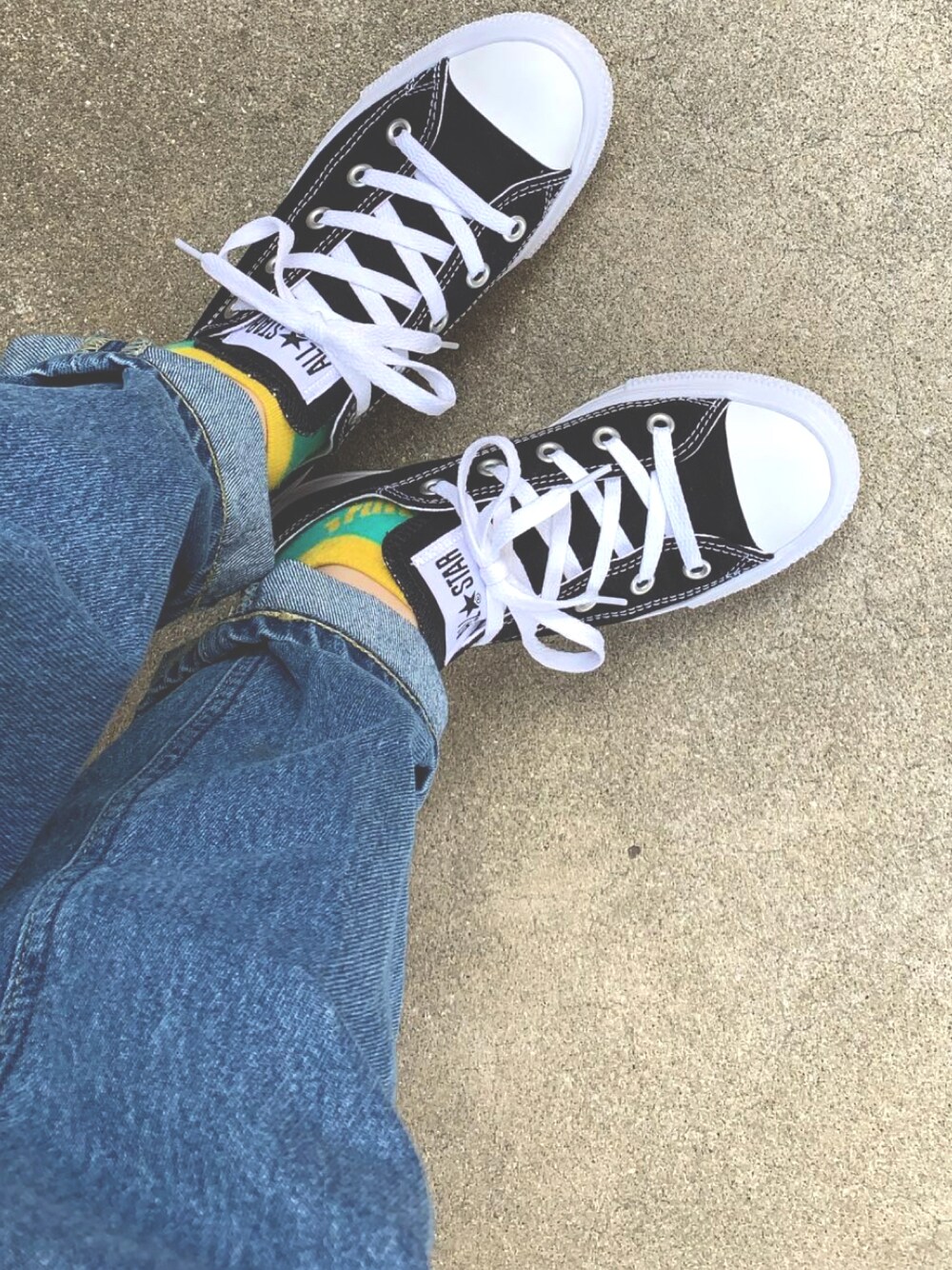 「コンバース、LEE、デニム」｜「CONVERSE ALL STARのCONVERSE ALLSTAR LIGHT OX ローカットスニーカー（スニーカー、ブラック系）」を使った、ぴよさん（レディース・155cm）の冬コーディネートの1枚目の写真