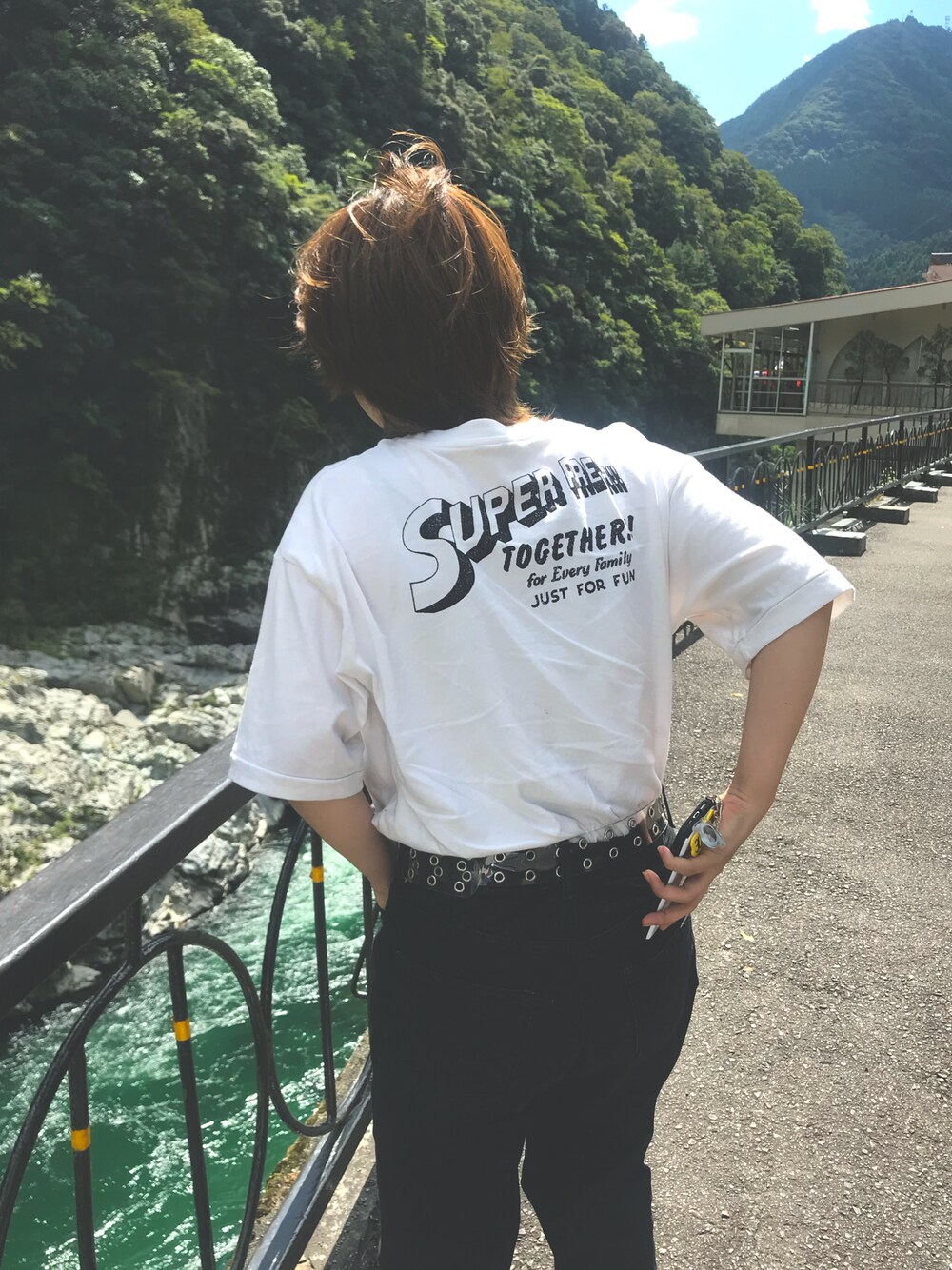 「Tシャツ、モノトーンコーデ、クリアベルト、徳島、川、旅行」｜「RAY CASSINのアイテム（Tシャツ/カットソー、ホワイト系）」を使った、ぴよさん（レディース・155cm）の夏コーディネートの1枚目の写真