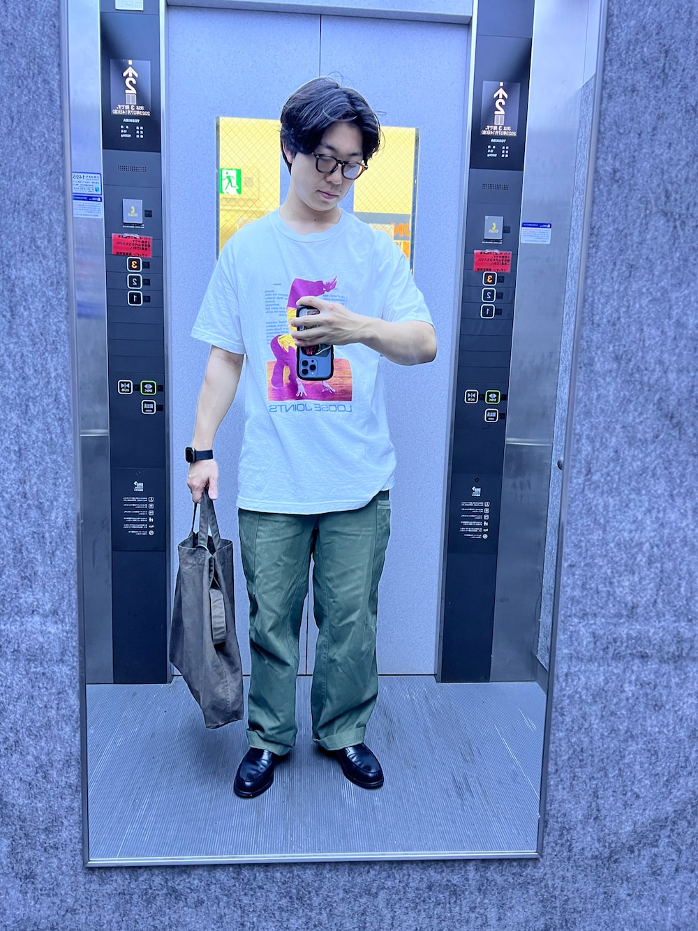 「出勤コーデ、J.M.WESTON、ローファー、コインローファー、ペニーローファー、軍パン、ヨーコサカモト、おしゃれさんと繋がりたい」｜「guepardのアイテム（サングラス、ブラウン系）」を使った、みちーさん（メンズ・171cm）の夏コーディネートの1枚目の写真