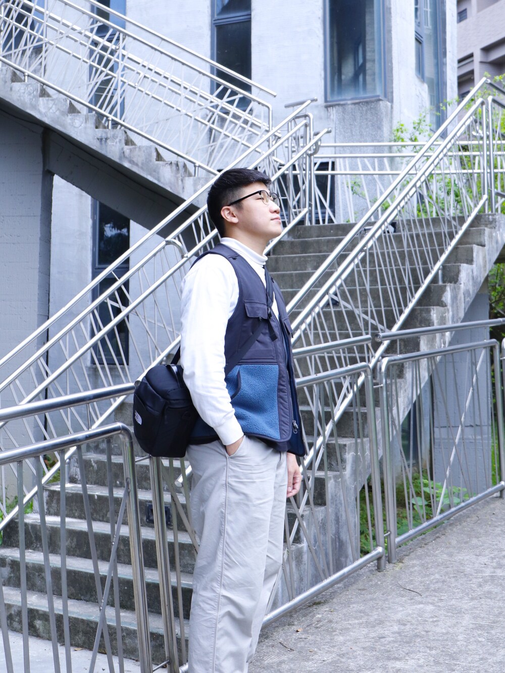 「ootdtw、ootd、UNIQLO、THE NORTH FACE、agility、New Balance、photographer、canon eos 77d、穿搭、日系穿搭、文青、單眼、攝影」｜「AGILITYのアイテム（チノパンツ、シルバー系）」を使った、Cheng Yunさん（メンズ・165cm）の春コーディネートの1枚目の写真