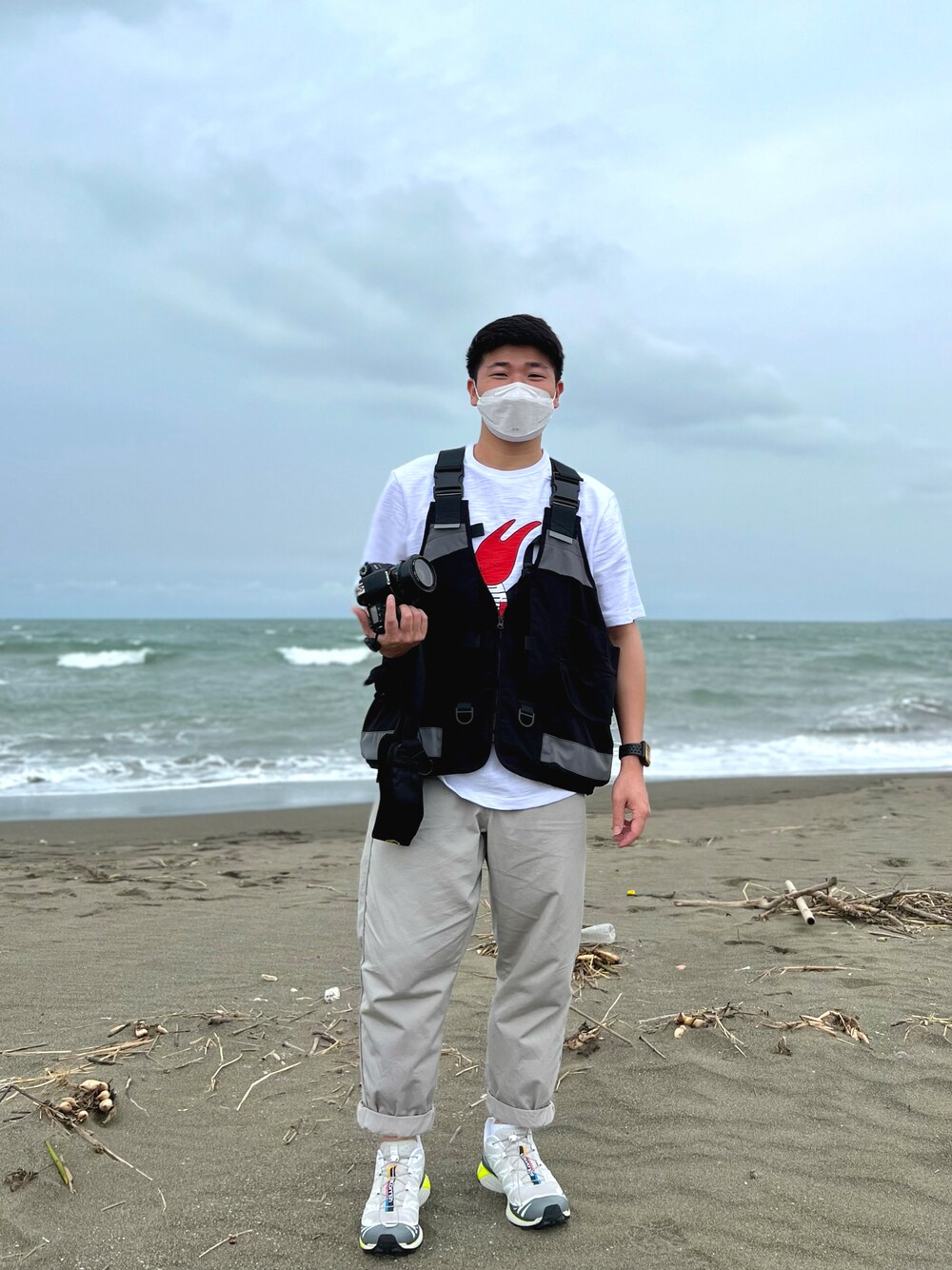 「ootd、街頭穿搭、休閒、oversize、工裝穿搭、salmon、AES、JKS shop、海邊、agility」｜「SALOMONのアイテム（その他シューズ、ベージュ系）」を使った、Cheng Yunさん（メンズ・165cm）の春コーディネートの1枚目の写真