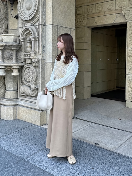 PUBLIC TOKYO クロシェライクフリンジベスト ベージュ PUBLIC TOKYO（パブリックトウキョウ）の「クロシェライクフリンジ