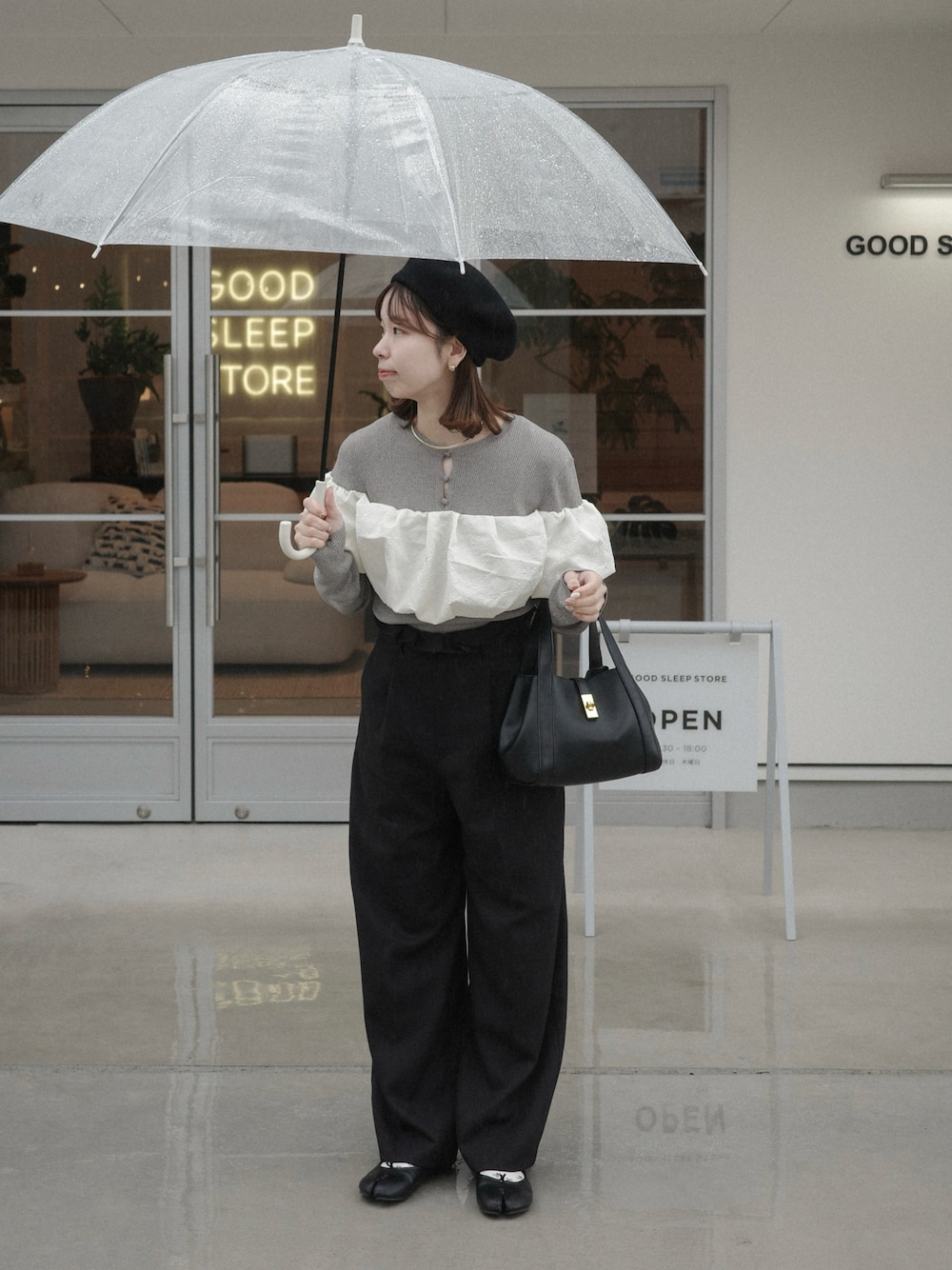 「春コーデ、モノトーンコーデ、休日スタイル、お出かけコーデ」｜「UNIQLOのアイテム（ハンチング/ベレー帽、ブラック系）」を使った、Hibikiさん（骨格ウェーブ・レディース・158cm）の春コーディネートの1枚目の写真