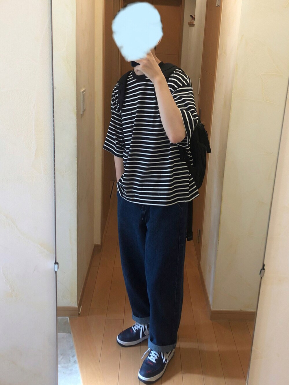 「シンプルコーデ、夏、休日コーデ、デニムパンツ、カジュアル、ワイドデニム、ワイドパンツ、ボーダー、ボーダートップス、低身長」｜「INTER FACTORYのWEARISTA ぴたん × INTER FACTORY　ワイドデニムパンツ（デニムパンツ、ブルー系）」を使った、Aさん（メンズ・168cm）の夏コーディネートの1枚目の写真