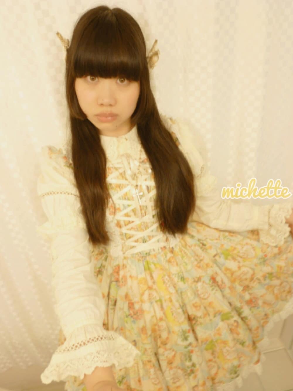 「リボンコーム、Angelic Pretty、黒髪、パッツン前髪、姫カット、パフスリーブ、パフスリーブブラウス、BABY, THE STARS SHINE BRIGHT、天使柄、編み上げ、ティアード、innocent world、オールベージュ、ロリータ、ロリィタ」｜「no brandの王冠型チェーンのロザリオネックレス(ゴールド×クリアストーン)（ネックレス、ゴールド系）」を使った、✞𝔪𝖎𝖈𝖍𝖊𝖙𝖙𝖊✞さん（レディース・162cm）の秋コーディネートの1枚目の写真