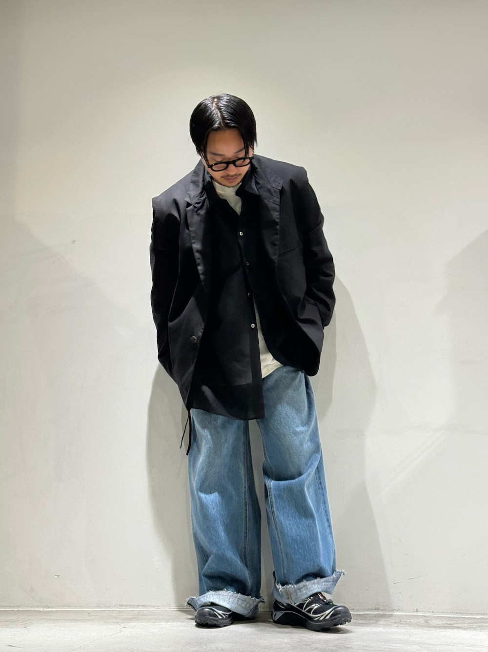 「レイヤードスタイル、シャツスタイル、ジャケット、ジャケットスタイル、大人カジュアルコーデ、シンプルスタイル、スニーカーコーデ、kiko kostadinov、TOIRONIER、SALOMON、GARDEN TOKYO、gardenosaka、デニム、ワイドデニム、ワイドパンツ」｜「ToironierのToironier/トワロニエ/Elephant Denim（デニムパンツ、その他）」を使った、GARDEN  takumiさん（メンズ・167cm）の夏コーディネートの1枚目の写真