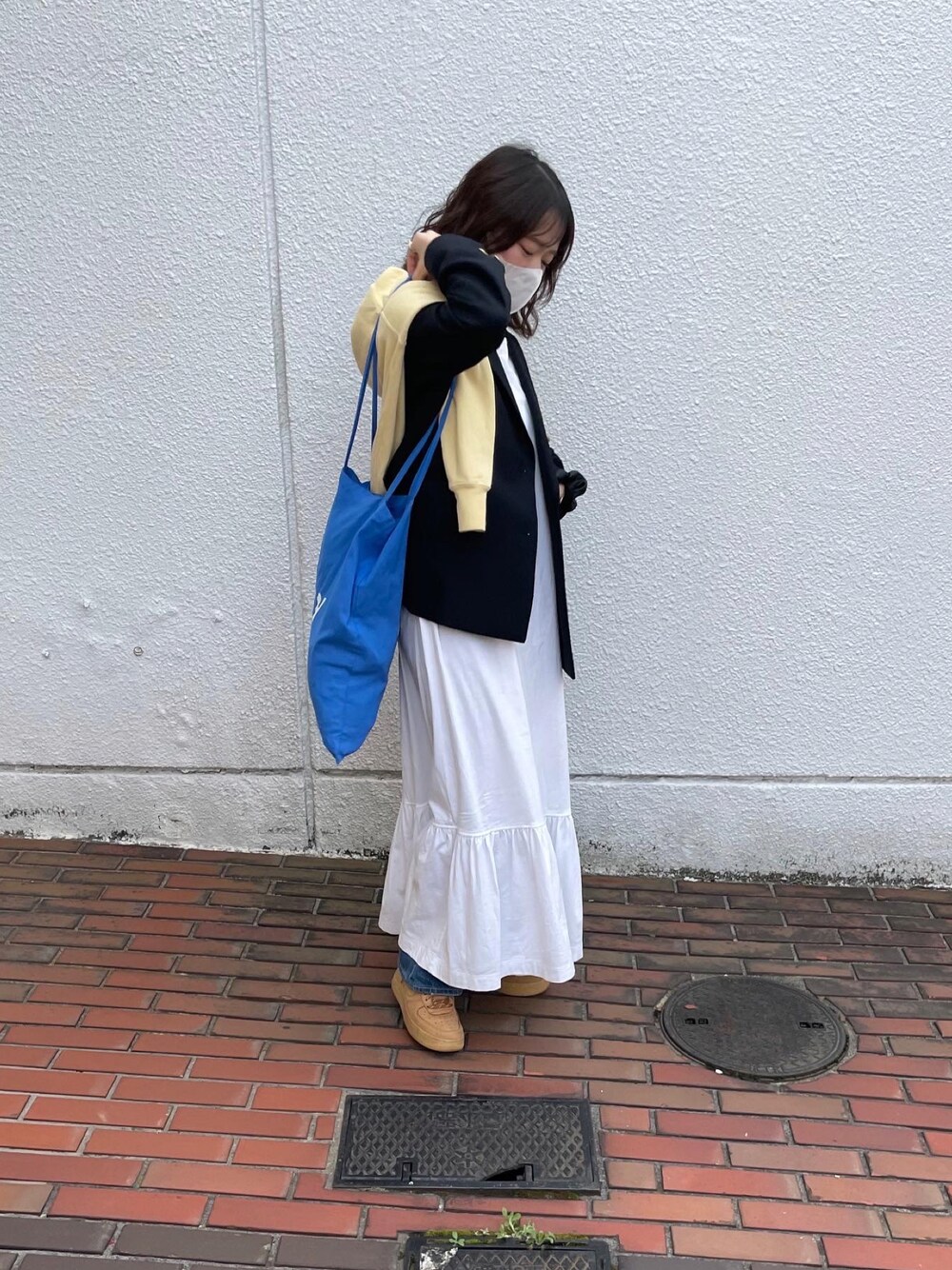 「カジュアルコーデ、低身長女子、低身長コーデ、ワンピース、大人カジュアル、レイヤードスタイル」｜「JOURNAL STANDARD relumeの●T/Wギャバネイビーブレザー◆（テーラードジャケット、ブルー系）」を使った、miyuさん（レディース・149cm）の春コーディネートの1枚目の写真