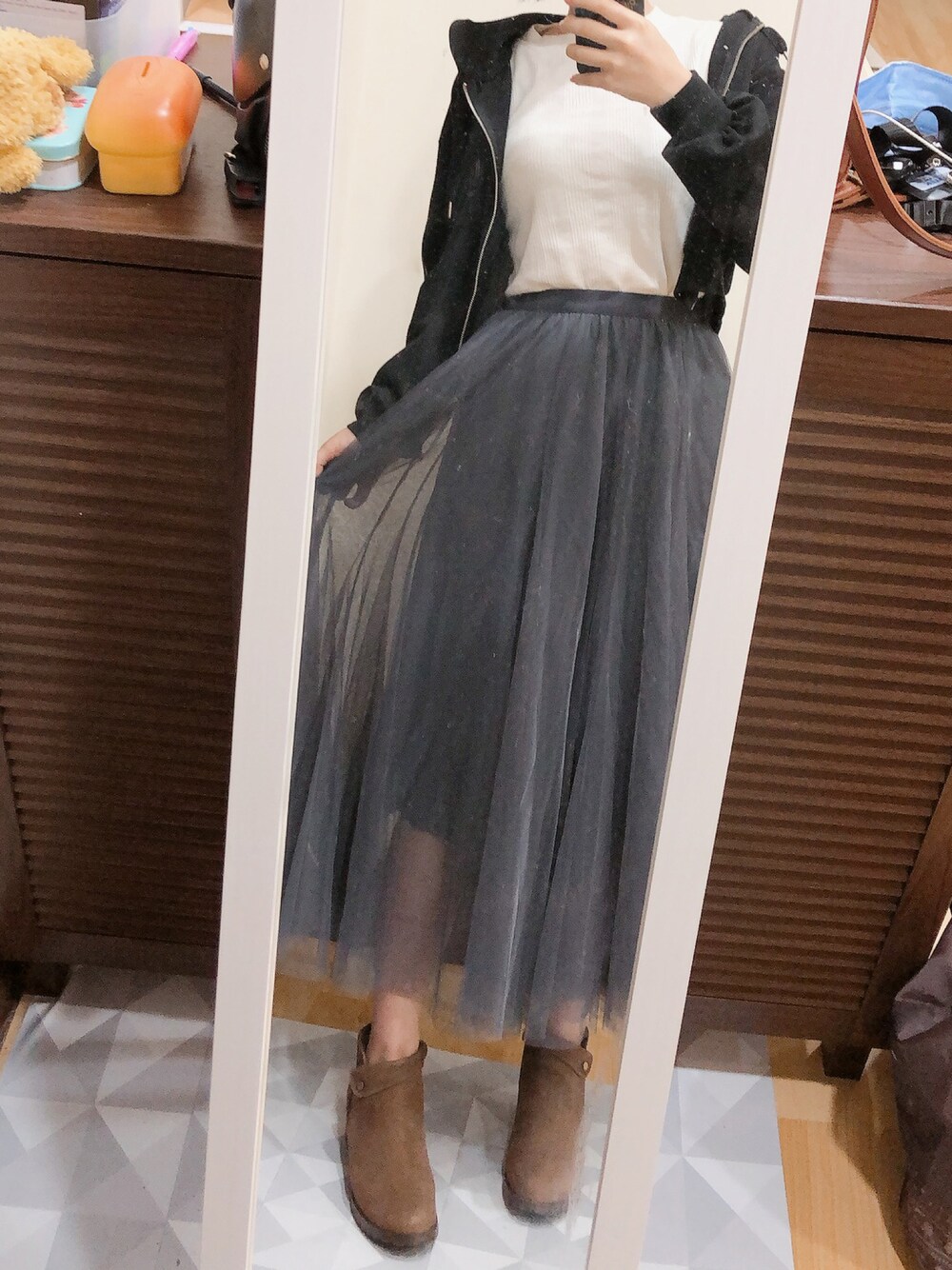 「GRLのチュールロングスカート（スカート、グレー系）」を使った、Peiさん（レディース・162cm）の秋コーディネートの1枚目の写真