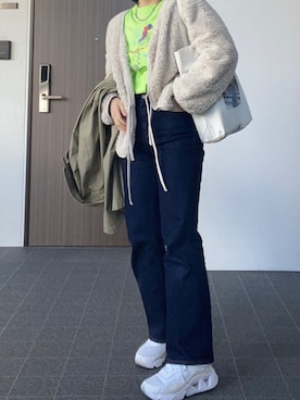 「ネオンカラー」｜「アイテム（その他アウター）」を使った、なぎささん（レディース・157cm）の冬コーディネート