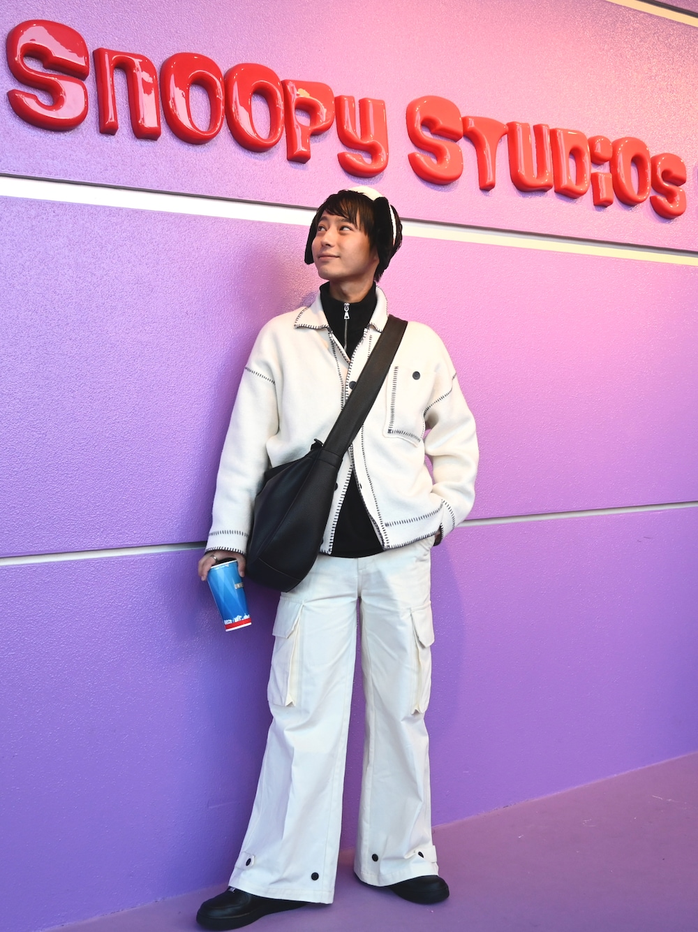 「重ね着ベストシーズン、休日コーデ、秋のコーデ、おしゃれさんと繋がりたい、カーゴパンツ、ハーフジップ、スヌーピー」｜「CLELの【CLEL】M-47 Type Military Flare Cargo Pants/M-47 タイプ ミリタリー フレア カーゴ パンツ（カーゴパンツ、ホワイト系）」を使った、TAKUTOさん（メンズ・165cm）の秋コーディネートの1枚目の写真