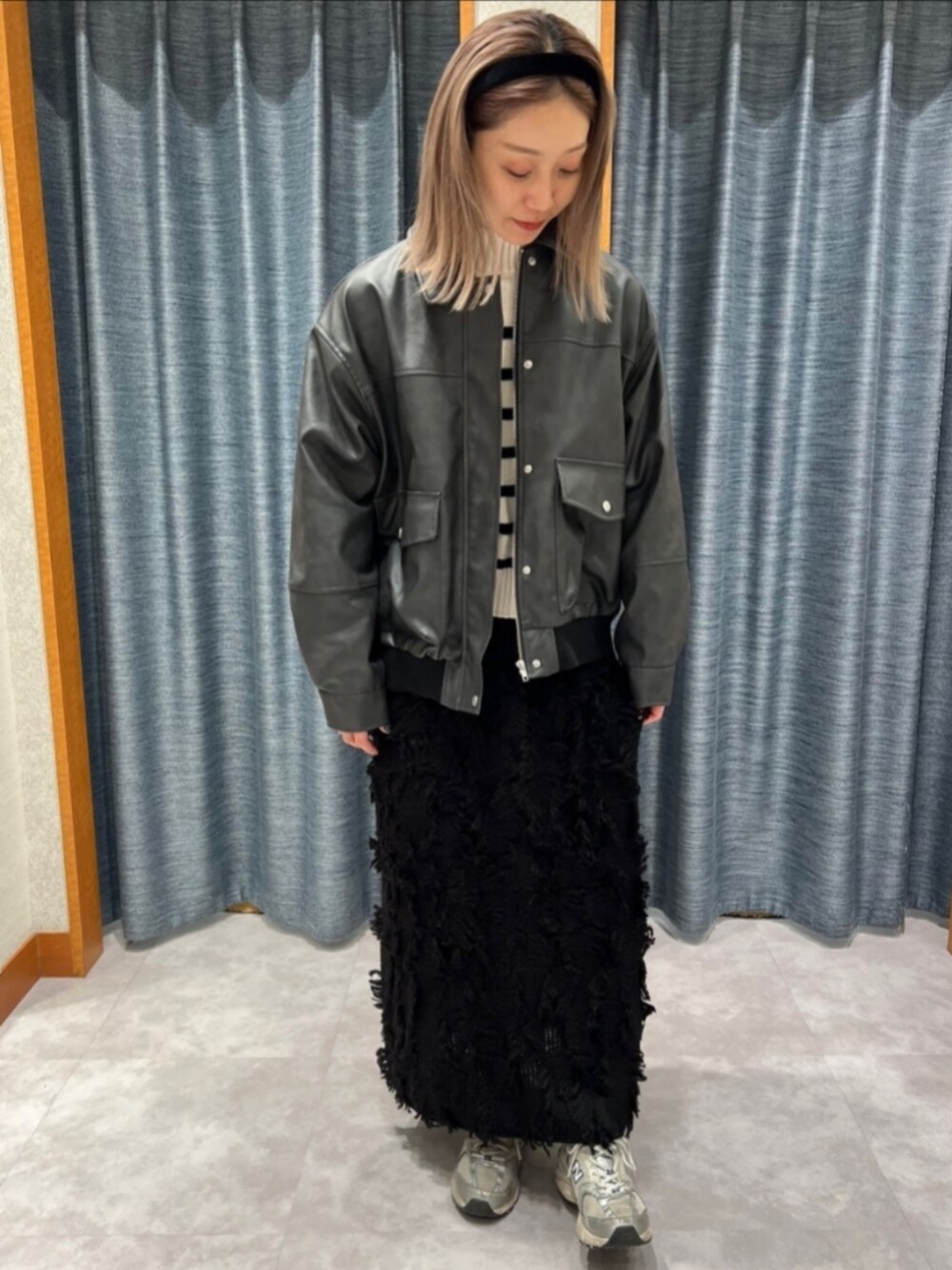 「RETRO GIRLの【セットアップ対応】フリンジNTSK（スカート、ブラック系）」を使った、RETROGIRLさん（レディース・160cm）の冬コーディネートの1枚目の写真