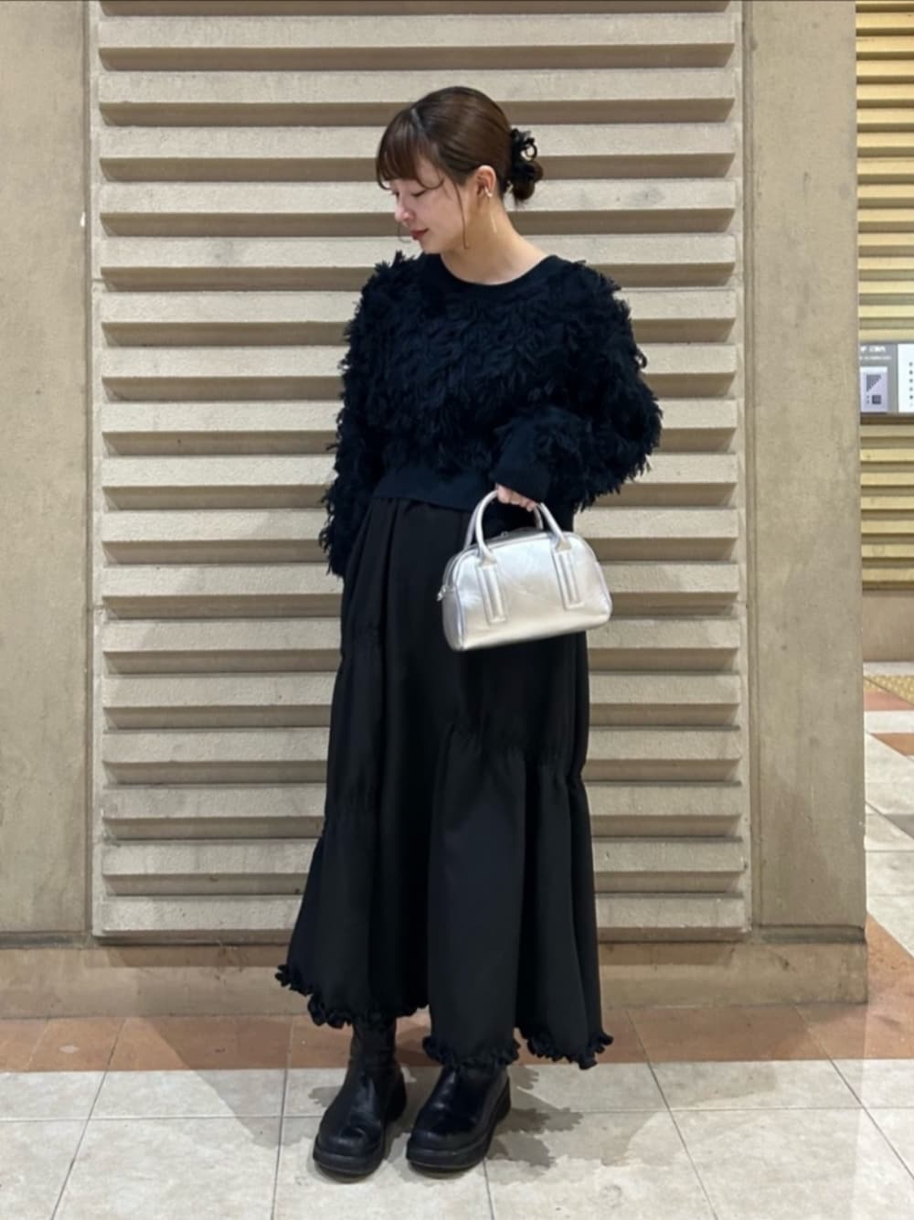 「RETRO GIRLのフリンジニットプルオーバー（ニット/セーター、ブルー系）」を使った、RETROGIRLさん（レディース・157cm）の冬コーディネートの1枚目の写真