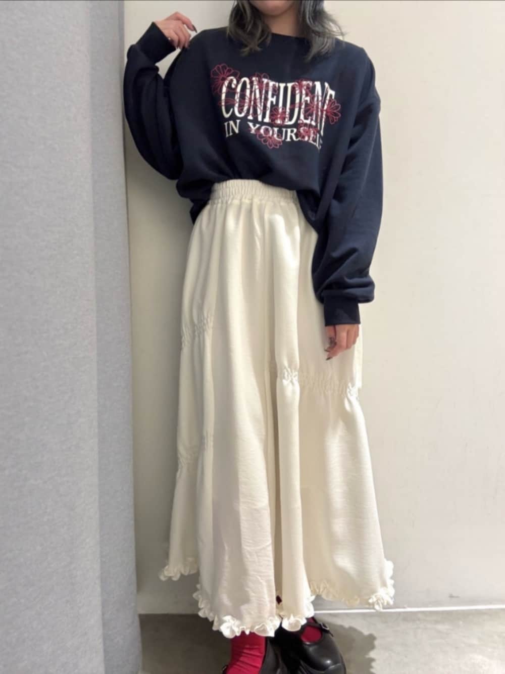 「RETRO GIRLのチビフリルギャザーSK（スカート、ホワイト系）」を使った、RETROGIRLさん（レディース・160cm）の冬コーディネートの1枚目の写真