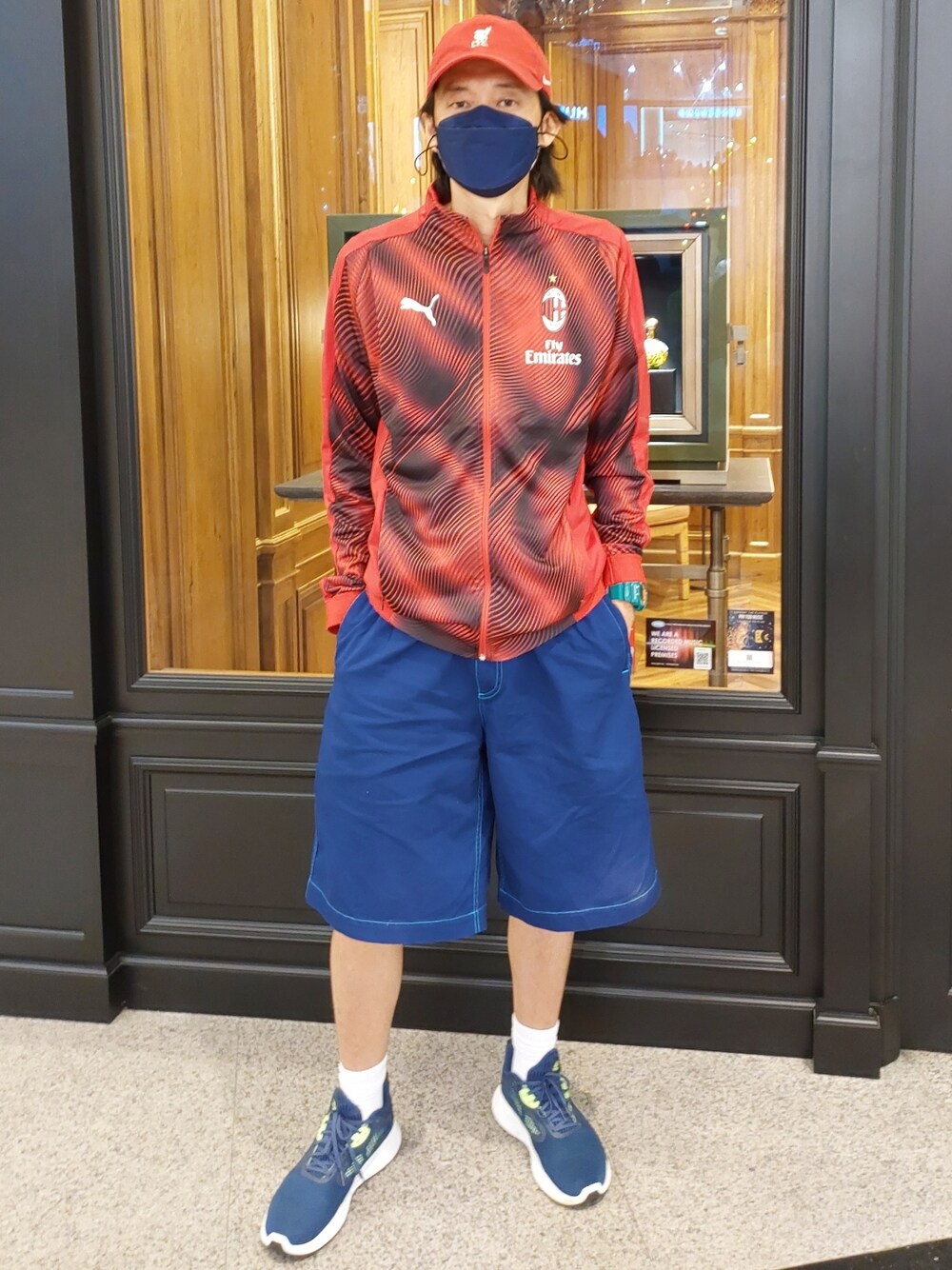 「AC Milanのアイテム（その他アウター、レッド系）」を使った、Nicholasさん（メンズ・185cm）の冬コーディネートの1枚目の写真