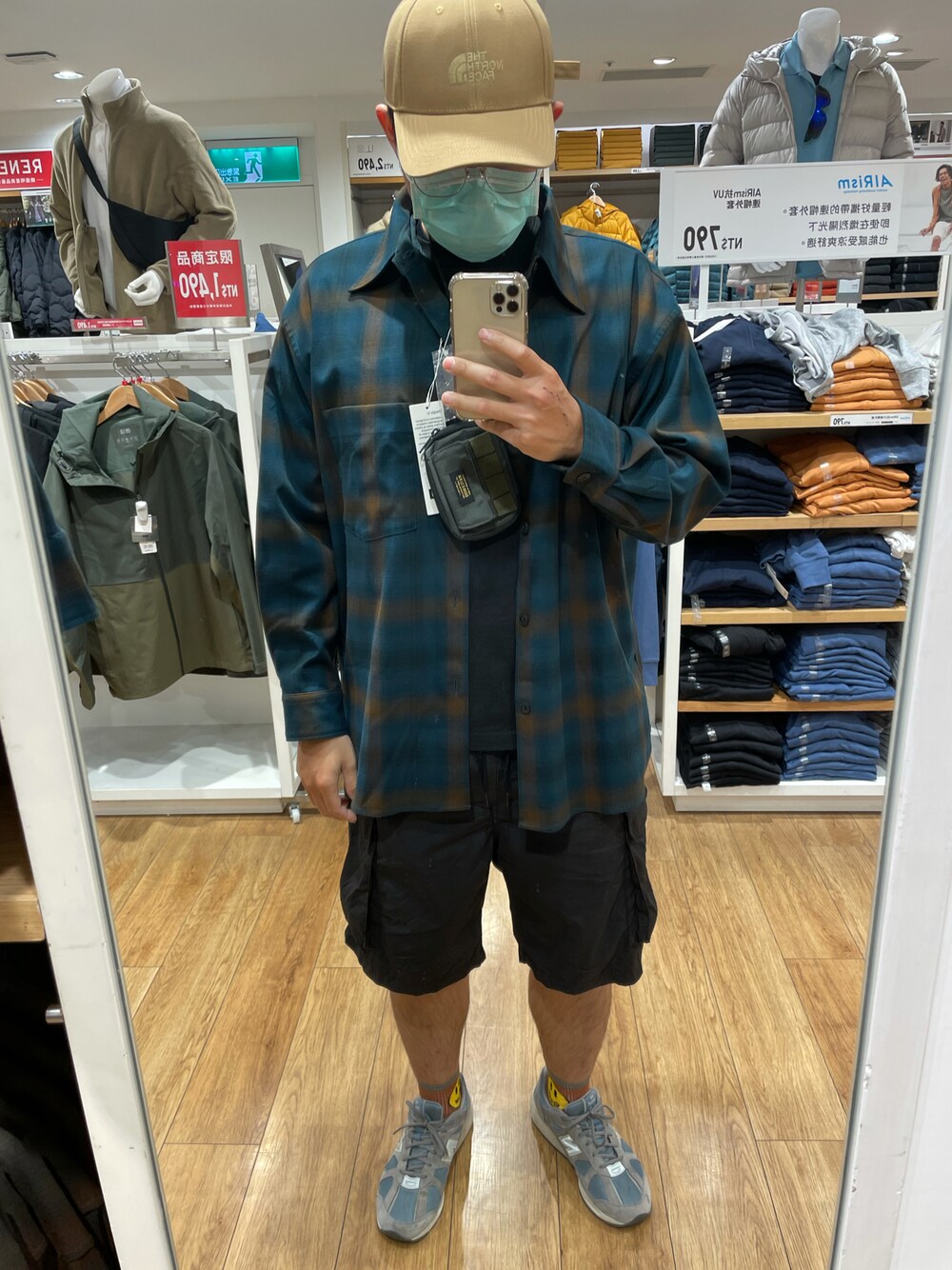 「THE NORTH FACEのアイテム（キャップ、その他）」を使った、Joeさん（メンズ・180cm）の秋コーディネートの1枚目の写真
