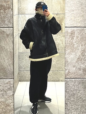 「スウェットパンツ」｜「アイテム（ムートンコート）」を使った、URAさん（メンズ・170cm）の冬コーディネート