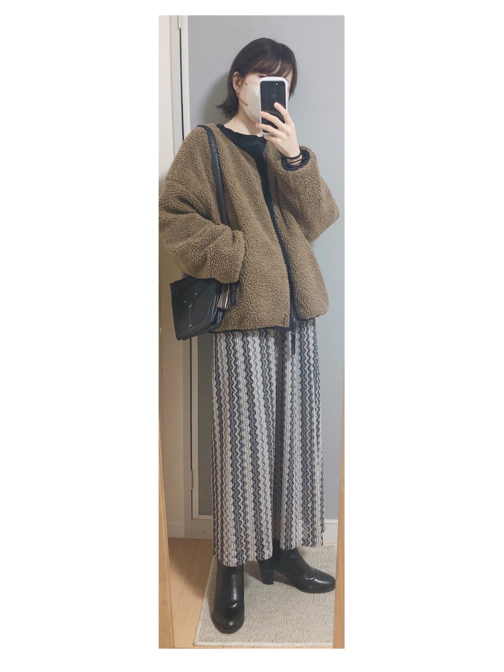 「オトナ女子、カジュアル、休日スタイル、シンプルコーデ、秋服、プチプラコーデ、シンプルスタイル、秋、オーバーサイズ、ブーツスタイル、秋冬コーデ、オトナカジュアル、秋コーデ、タイトスカート、ブラウン」｜「しまむらのアイテム（スカート、グレー系）」を使った、みすたさん（レディース・159cm）の秋コーディネートの1枚目の写真