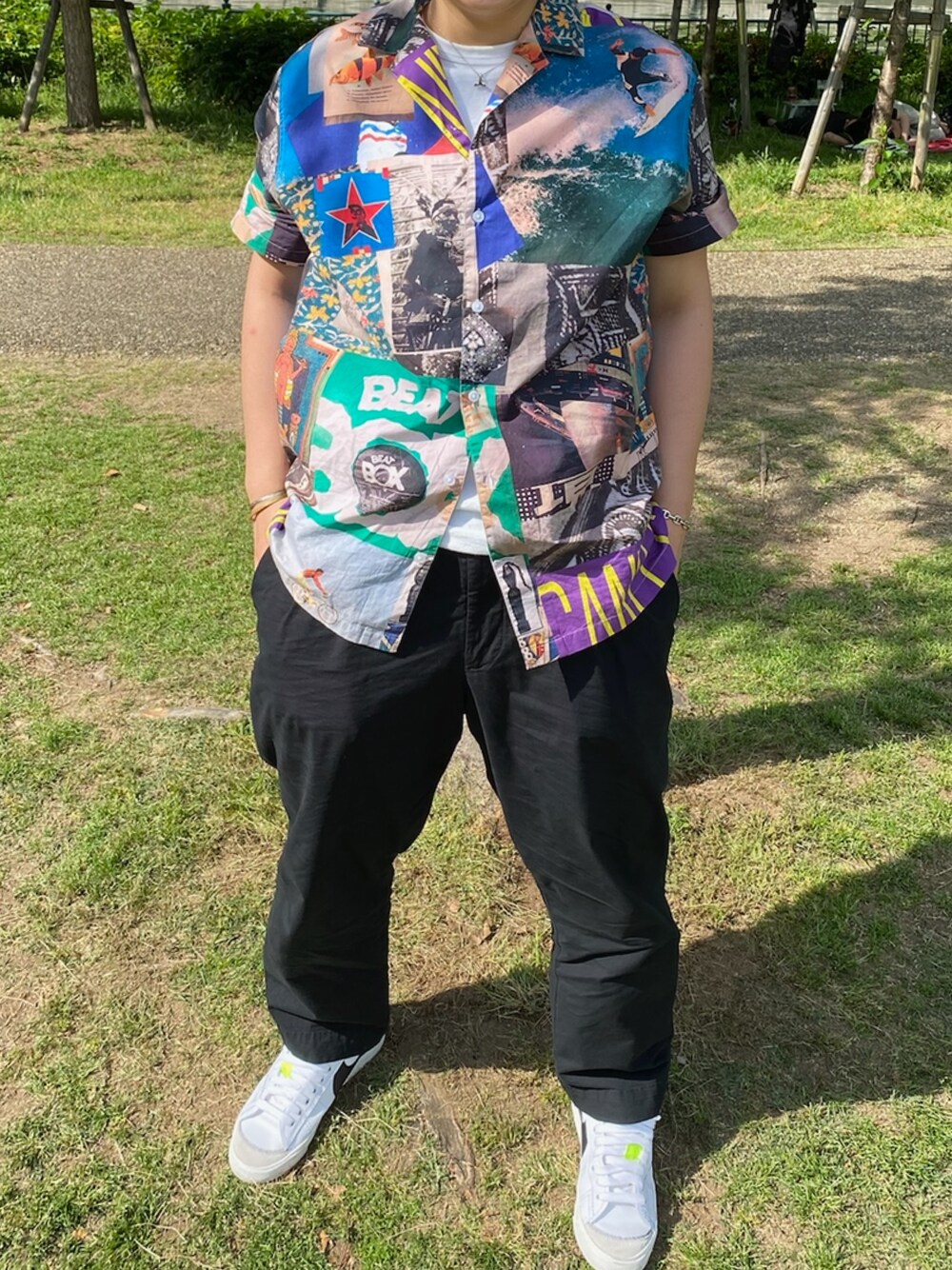 「夏、スニーカーコーデ、お洒落さんとつながりたい、爽やかコーデ、シャツ、白Tシャツ」｜「GAPのGapflex リラックステーパードパンツ（チノパンツ、ブラック系）」を使った、zunchanさん（メンズ・168cm）の夏コーディネートの1枚目の写真
