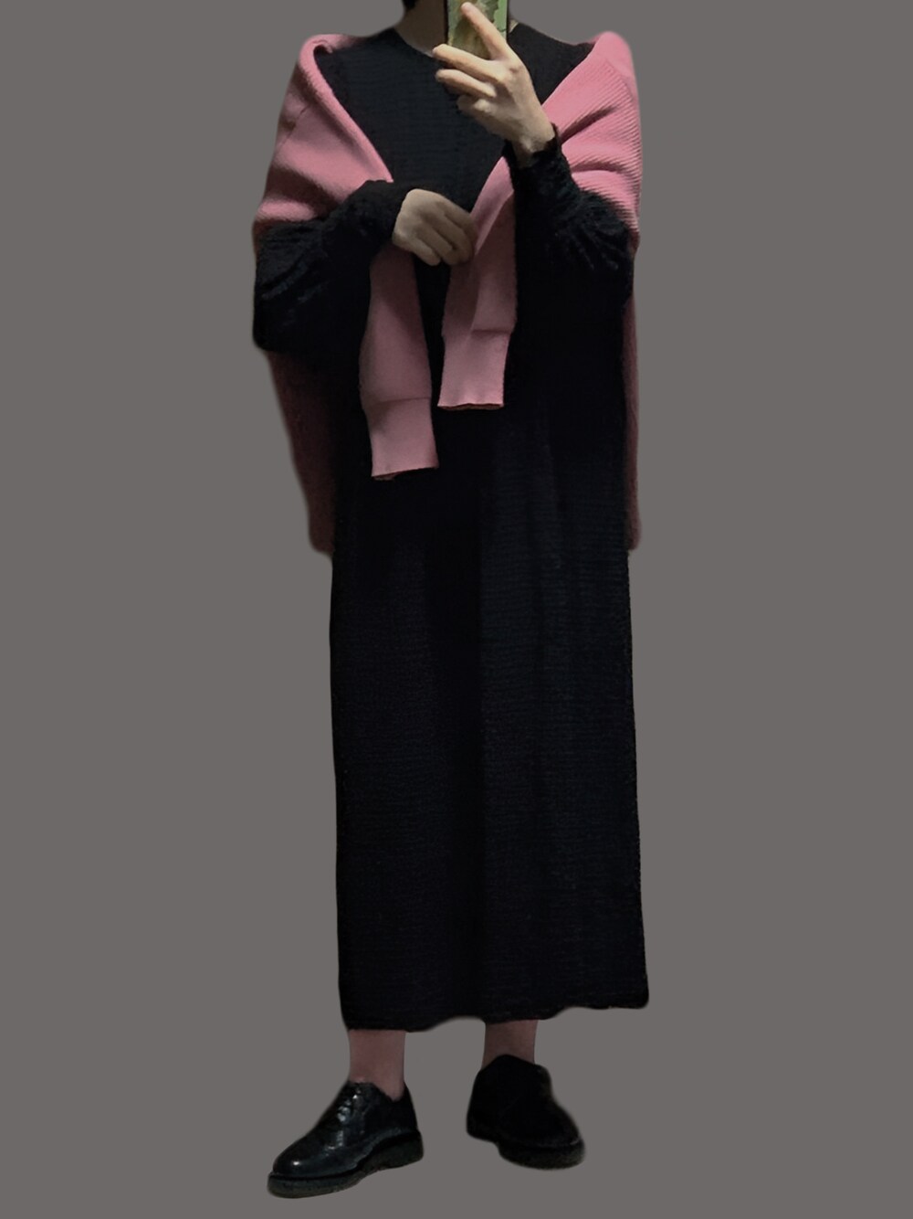「休日コーデ、シンプルコーデ、大人コーデ、オトナカジュアル、おしゃれさんと繋がりたい、今日のコーデ、黒」｜「Dr. MartensのDr.Martens ドクターマーチン 3989 ブローグ シューズ / 3989 BROUGUE SHOE 13844001（ブーツ、ブラック系）」を使った、omさん（レディース・161cm）の冬コーディネートの1枚目の写真