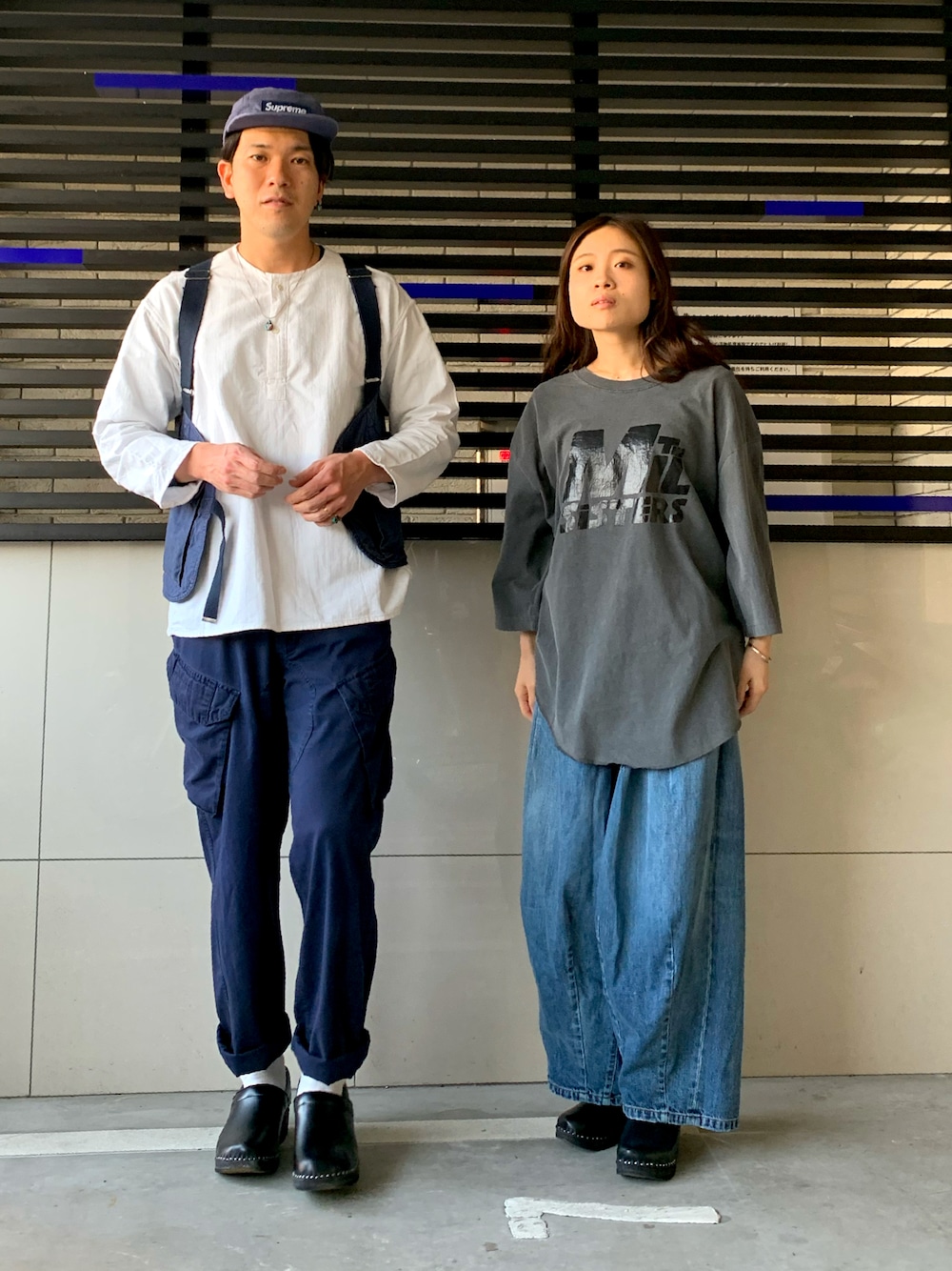 「コンバットベスト」｜「kha:kiのアイテム（Tシャツ/カットソー、グレー系）」を使った、🎩さん（メンズ・178cm）の春コーディネートの1枚目の写真