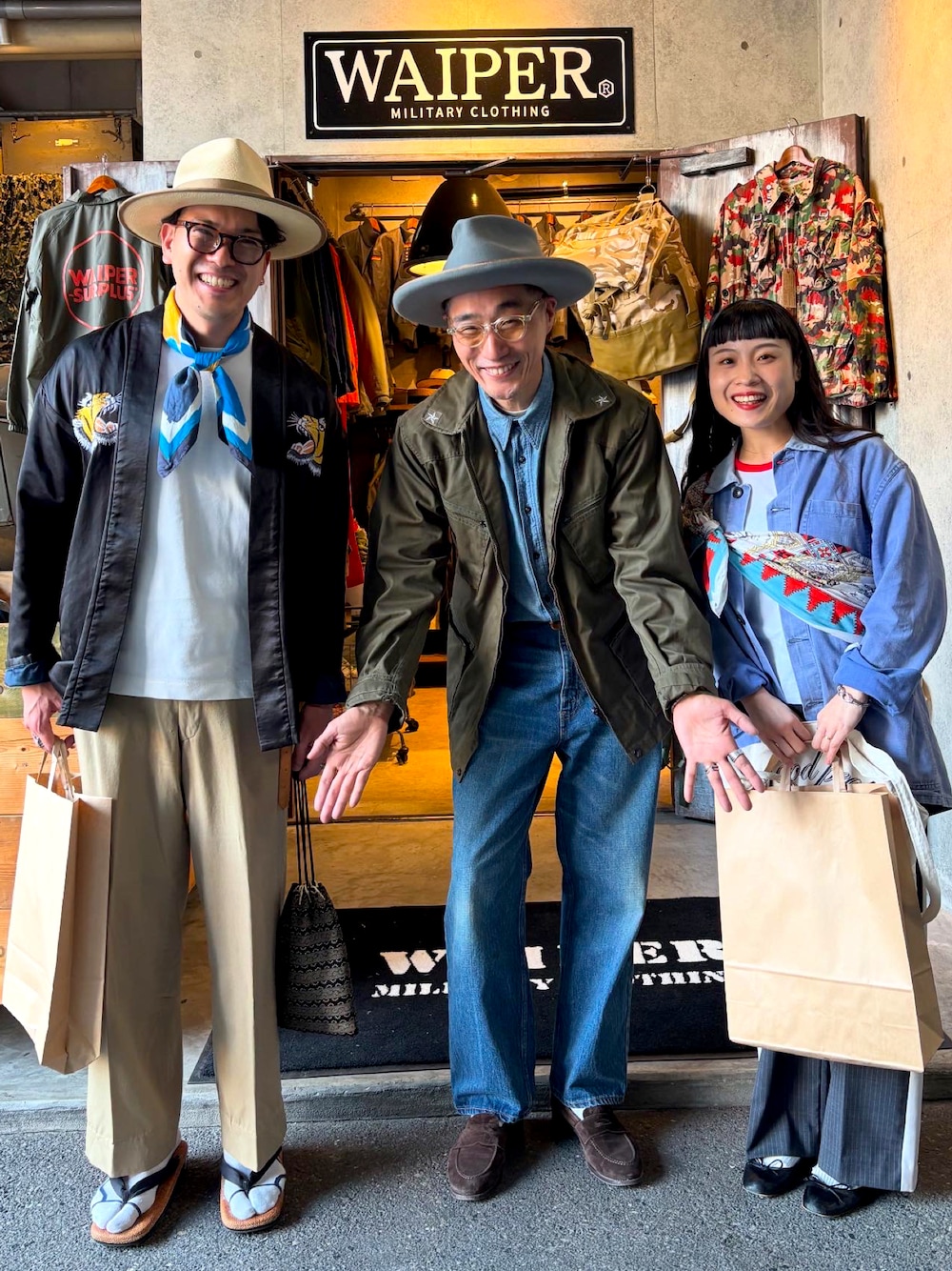 「パナマハット、雪駄、巾着、羽織り、オフィサーパンツ」｜「THE FAT HATTERのアイテム（ハット、ベージュ系）」を使った、🎩さん（メンズ・178cm）の春コーディネートの1枚目の写真