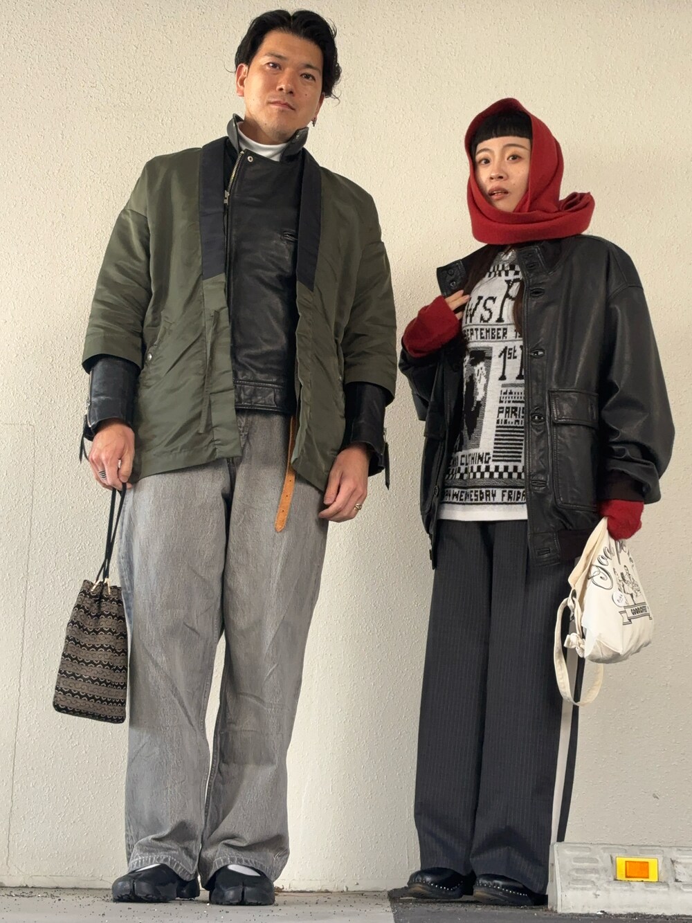 「baggy jeans」｜「印傳屋のアイテム（ハンドバッグ、ブラック系）」を使った、🎩さん（メンズ・178cm）の冬コーディネートの1枚目の写真