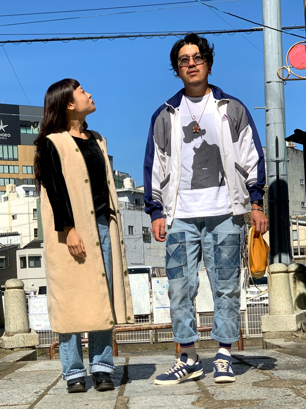 「jamiroquai」｜「JohnbullのアーティストロックTシャツ(Jamiroquai)（Tシャツ/カットソー、ホワイト系）」を使った、🎩さん（メンズ・178cm）の秋コーディネートの1枚目の写真