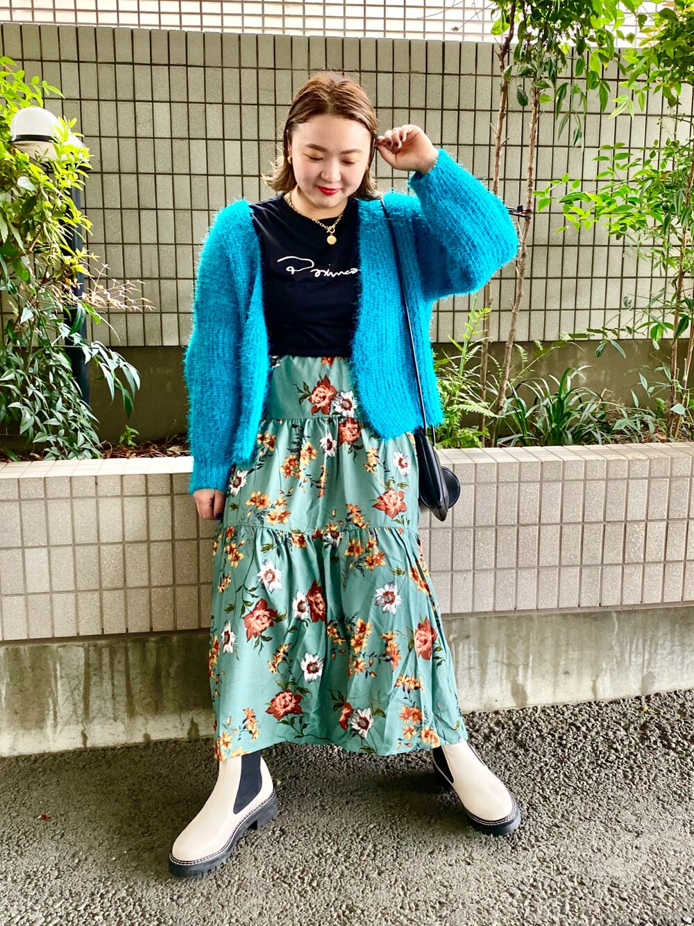 「秋コーデ、シンプルコーデ、オトナカジュアル、厚底シューズ、サイトゴアブーツ、低身長、ootd、カーディガン、ロンT、きれいめカジュアル、ショートブーツ、ブルー」｜「primarasのアイテム（スカート、ブルー系）」を使った、shizuuさん（レディース・152cm）の秋コーディネートの1枚目の写真