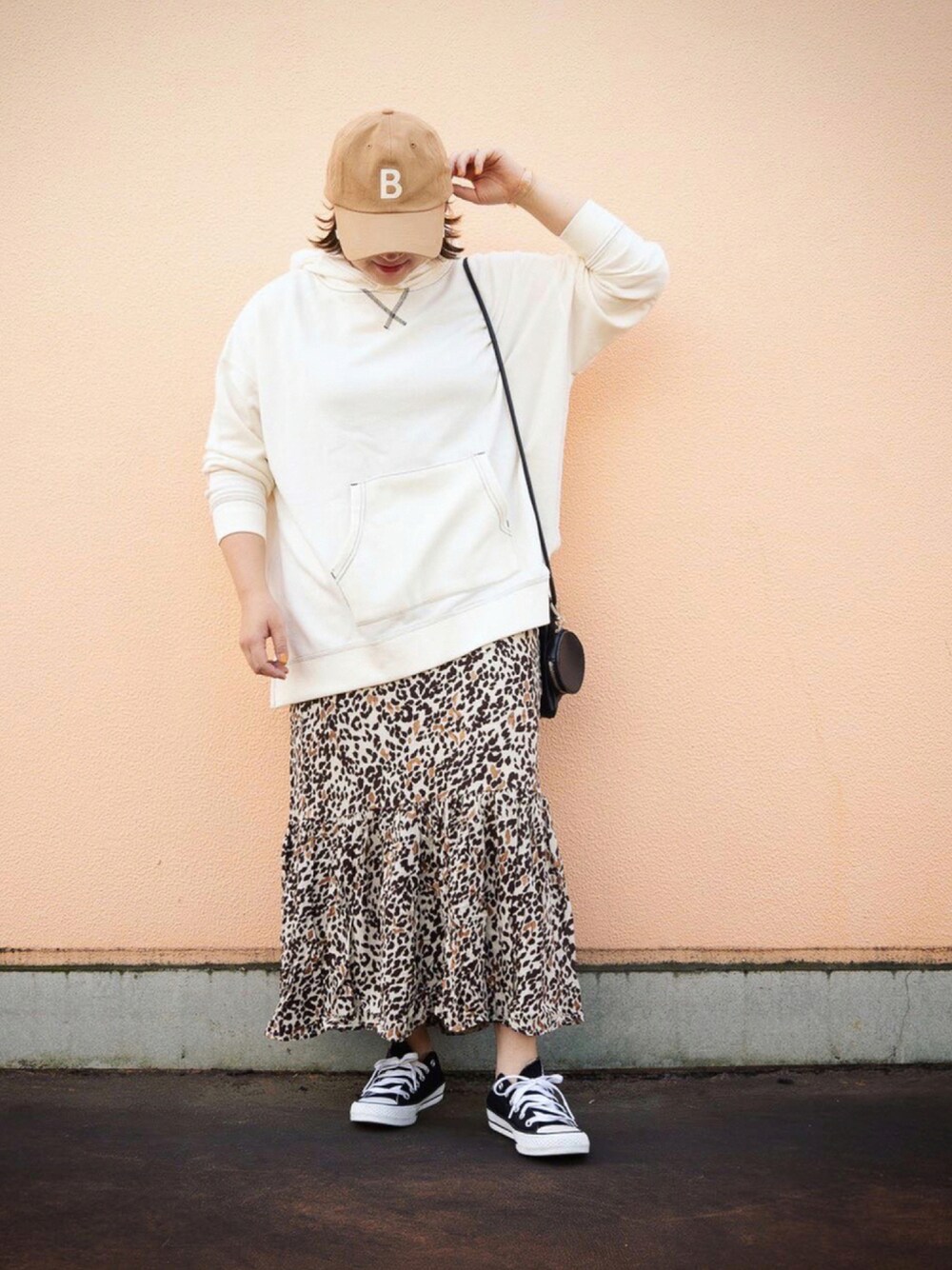 「大人カジュアル、シンプルコーデ、ラクチンコーデ、プチプラ、おしゃれさんと繋がりたい、秋服準備はじめました、秋カラー、ビッグシルエット、秋先取りコーデ、カジュアルガーリー、楽チンコーデ、ママコーデ、韓国ファッション、きれいめカジュアル」｜「primarasのアイテム（パーカー、ホワイト系）」を使った、shizuuさん（レディース・152cm）の夏コーディネートの1枚目の写真