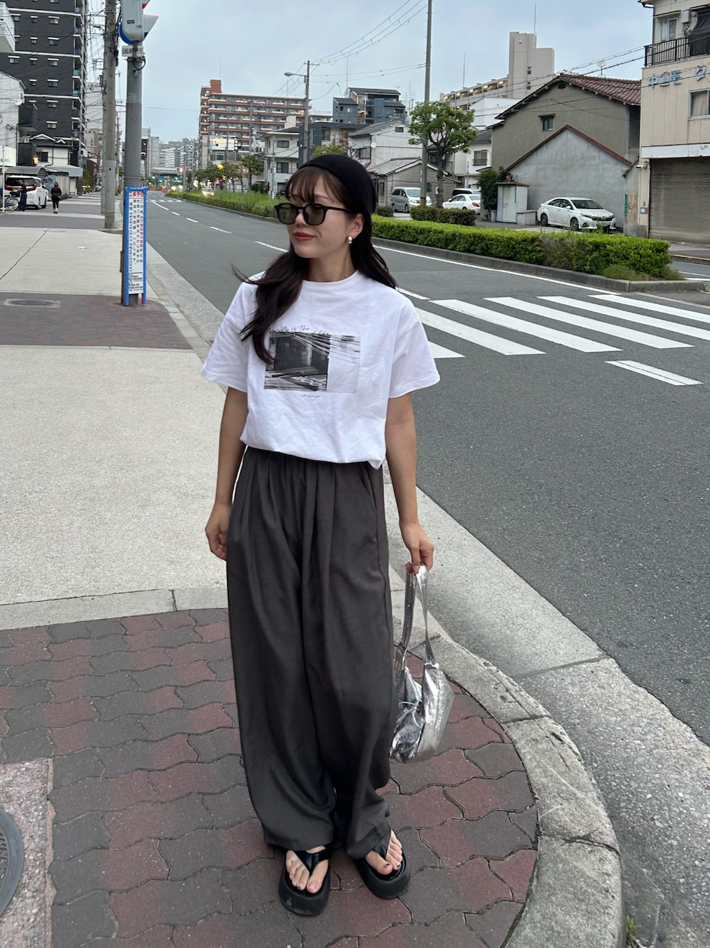 ヨッシー様 C6142 モノトーンTシャツコーデ さき｜hellamのTシャツ/カットソーを使ったコーディネート - WEAR