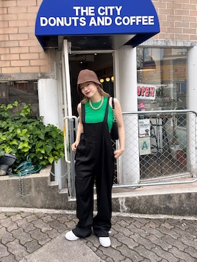 「カフェ」｜「アイテム（オールインワン・サロペット）」を使った、さきさん（レディース・155cm）の春コーディネート