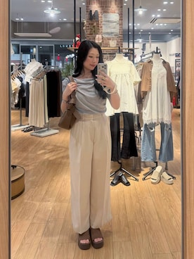 「LOWRYS FARM（ローリーズファーム）のバスケットワイドパンツ 637610（スラックス、ホワイト系）」を使った、Hinaさん（レディース・162cm）の夏コーディネート