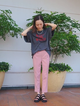 「Ungrid（アングリッド）のツアーロゴルーズTee（Tシャツ/カットソー、グレー系）」を使った、テラスモール湘南さん（レディース・163cm）の夏コーディネート